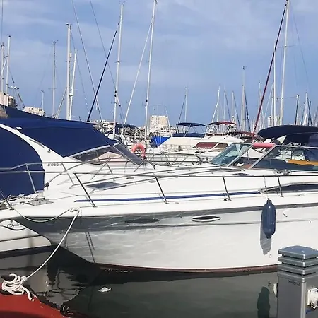 Adventure Harbour Apartament *