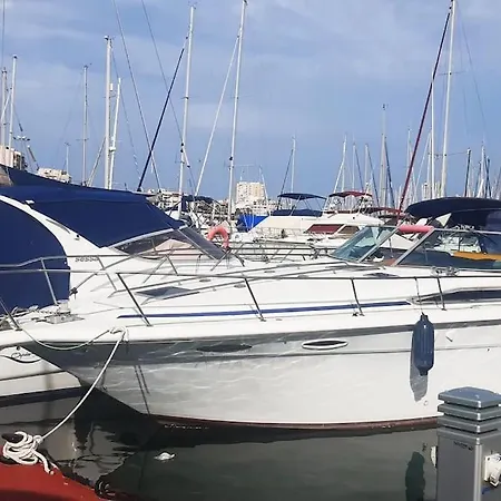 Adventure Harbour Apartman *